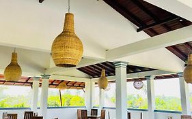 Crystal Wave Holiday Resort Polhena